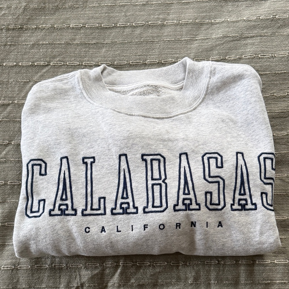 Abercrombie & Fitch Boxy Light Gray Calabasas Sweater - Picture 5 of 5